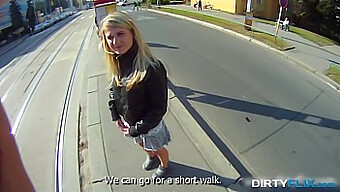 Teen (20+) Si Nechává Vyfouknout Ústa A Kundičku Šukat V Venkovním Sexuálním Videu