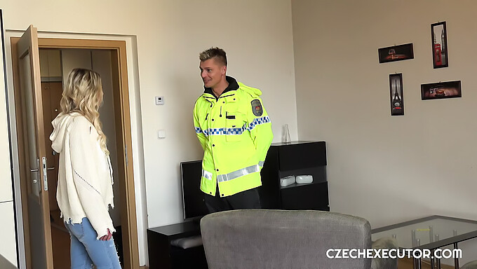 Kåt Knull Med En Sexig Polis