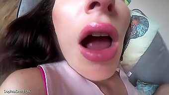 ¡novia Experimenta Pov Asmr Teaser Con Facial Y Fetiche De Lengua! ¡te Encantará!