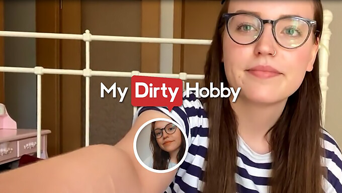 Loira De Seios Grandes Leni Lizz Fica Nua E Se Masturba Na Câmera Em Um Vídeo Do Mydirtyhobby