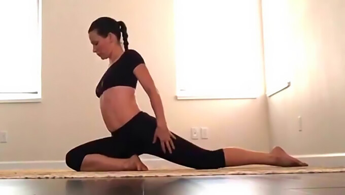 Du Yoga Avec Une Milf Chaude