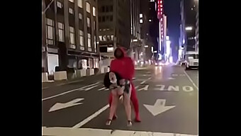 Casal Interracial Desfruta De Sexo Ao Ar Livre Em Nova York