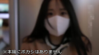 少女(18+)大学生tomo-Chan在日本与一个干净整齐的jd约会