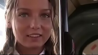 Anaal In Een Bus Met Een Grote Tieten Milf